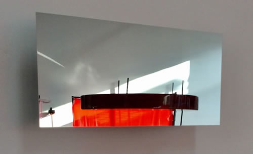 Floating Disk in Glass, red